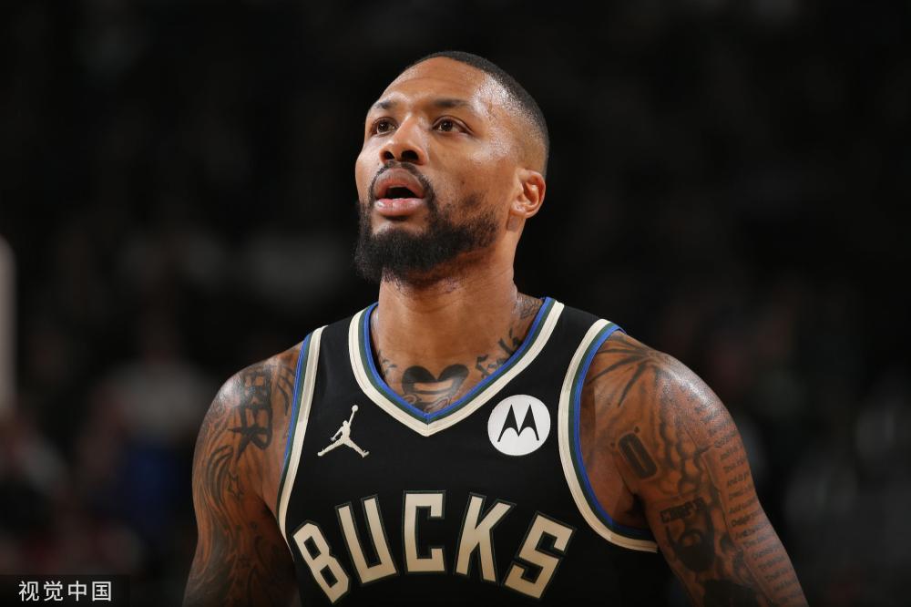 他在中场的 他在中场的