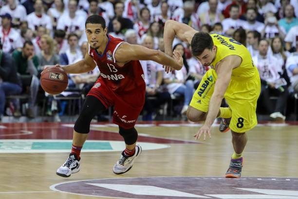 他在前两局 他在前两局