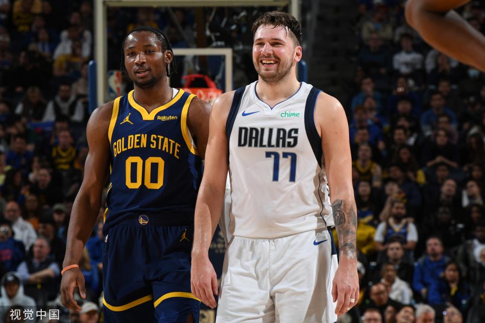 他双手比出 他双手比出